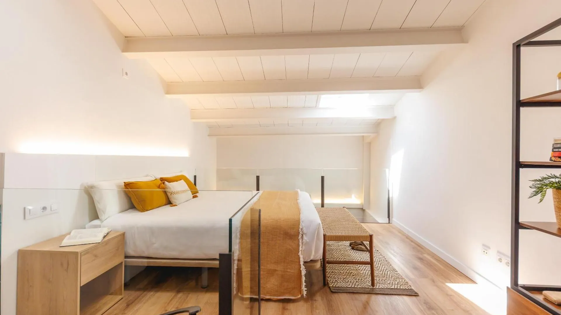 Bravissimo Ballesteries 40, Barri Vell Duplex Χιρόνα 0*,